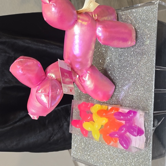 Ways To Celebrate Metallic Balloon Dog & Set Of 4 Party Favors - Picture 6 of 9